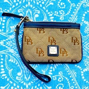 DOONEY & BOURKE Maxi Quilt Signature Medium Wristlet Wallet